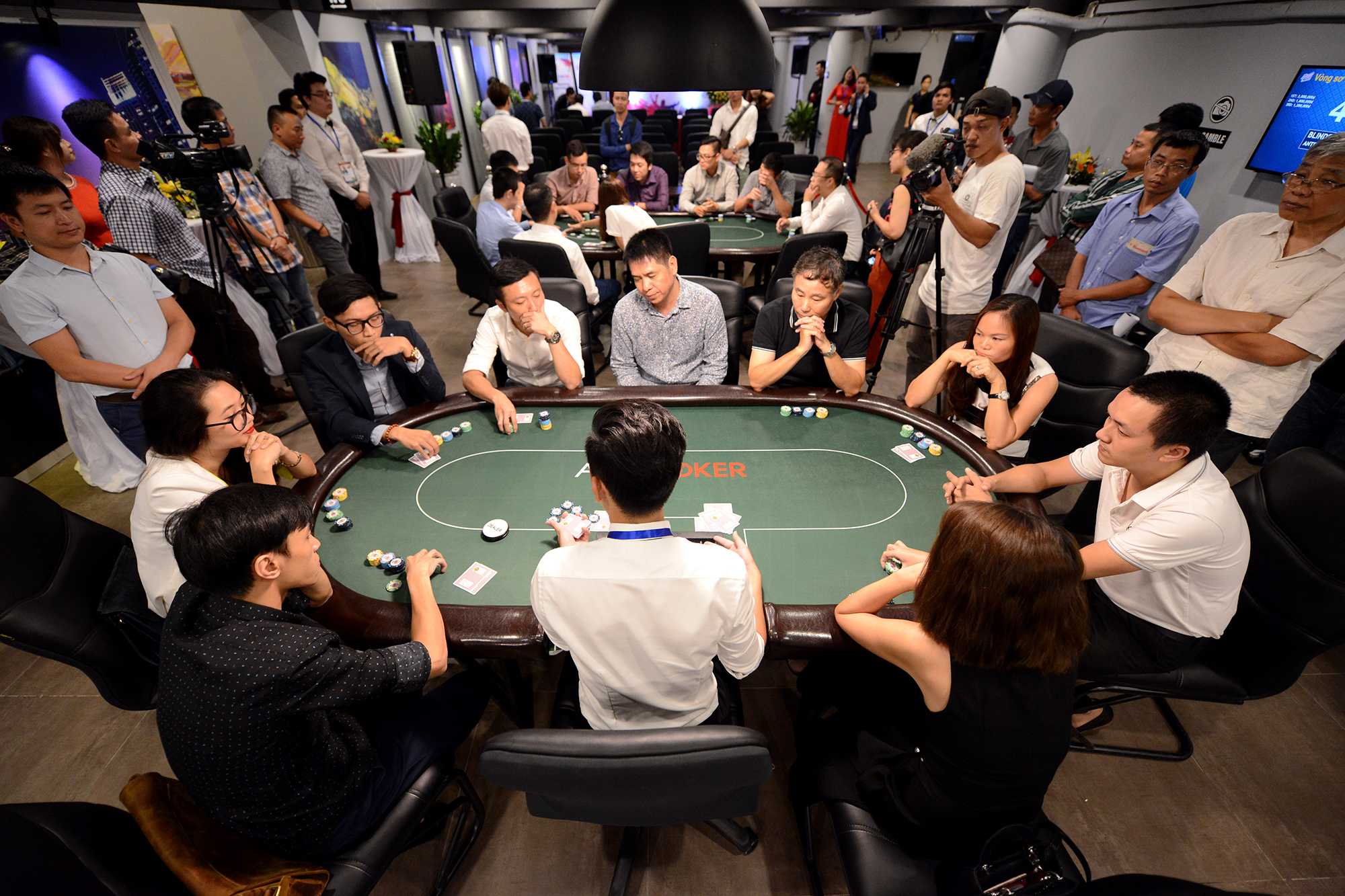 Đêm Poker đầu tiên